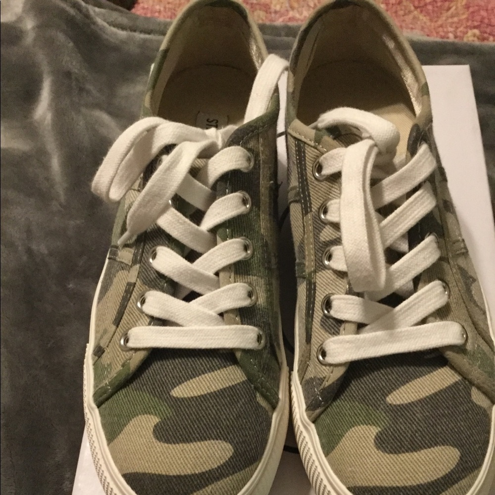 Steve Madden camo platform shoes